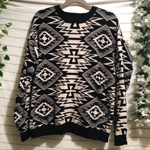 Forever 21 Sweaters - Forever 21 Aztec Print Sweater
